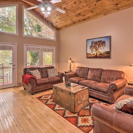 Rustic Red Cabin With Deck In Maggie Valley Club! Bagian luar foto
