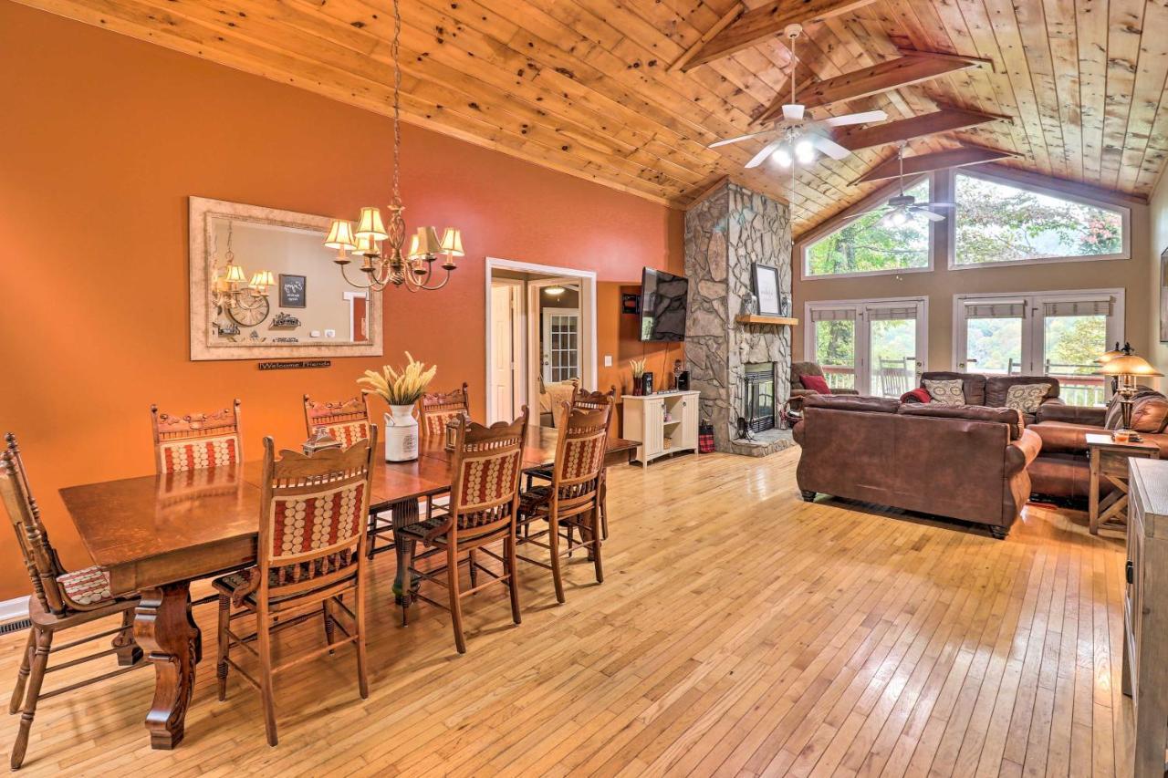 Rustic Red Cabin With Deck In Maggie Valley Club! Bagian luar foto