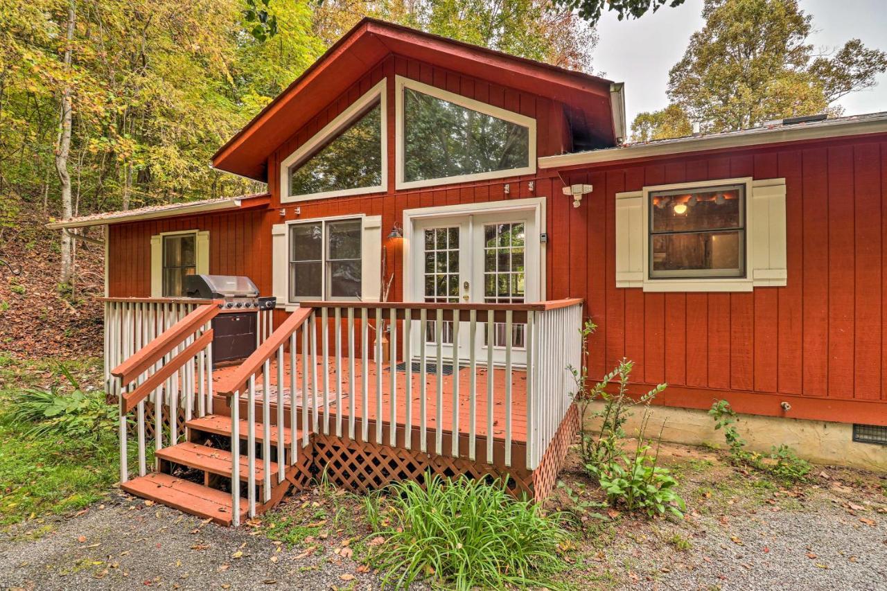 Rustic Red Cabin With Deck In Maggie Valley Club! Bagian luar foto