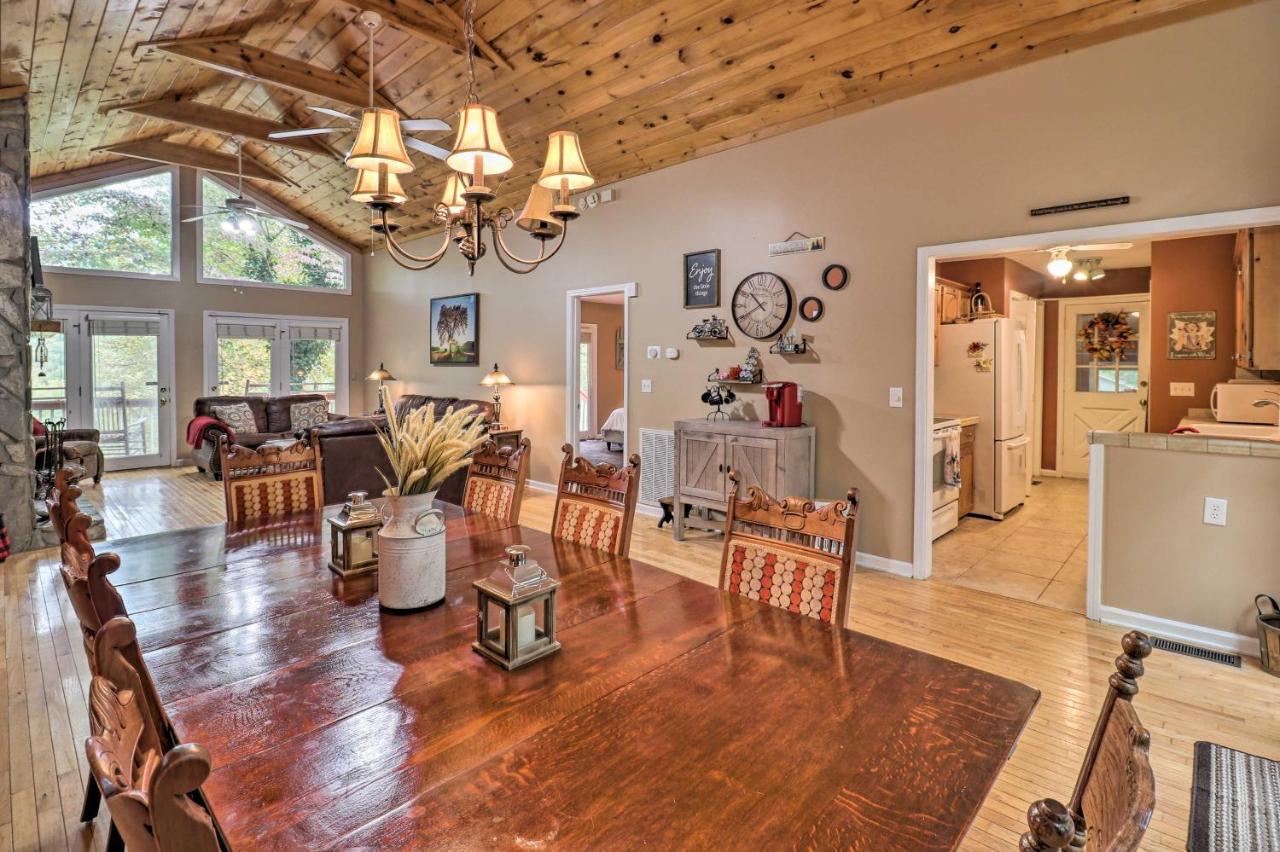 Rustic Red Cabin With Deck In Maggie Valley Club! Bagian luar foto