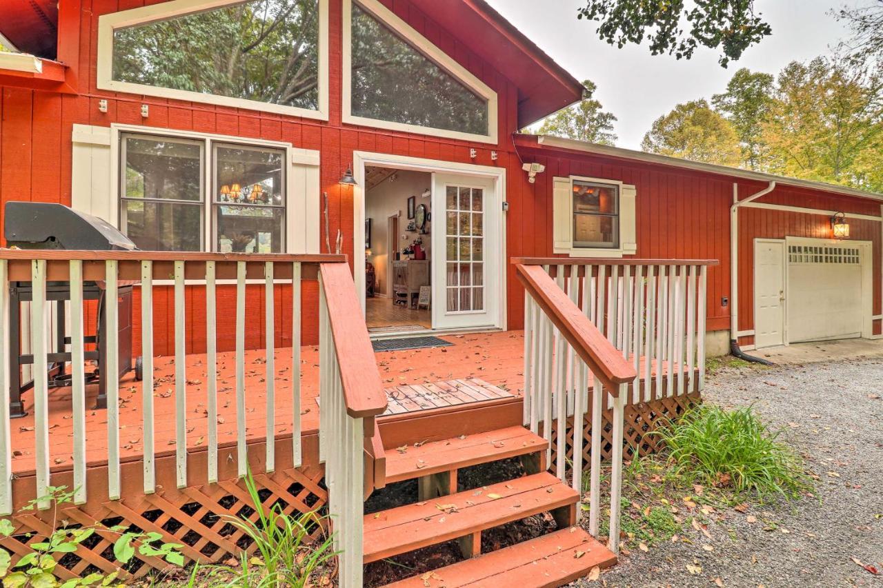 Rustic Red Cabin With Deck In Maggie Valley Club! Bagian luar foto